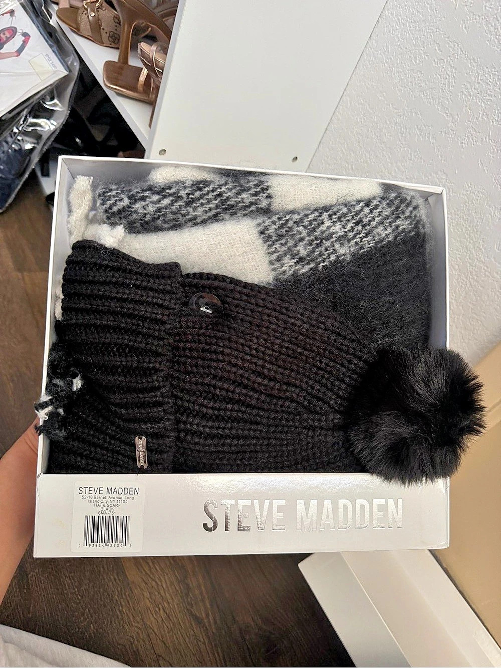 Steve Madden Hat & Scarf Box Set Knit Pom Hat in Black & White NWT